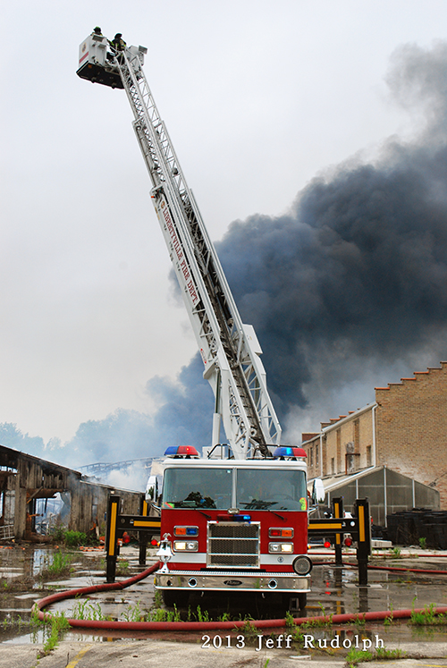 large fire in Libertyville at the Jamaican Gardens nursery