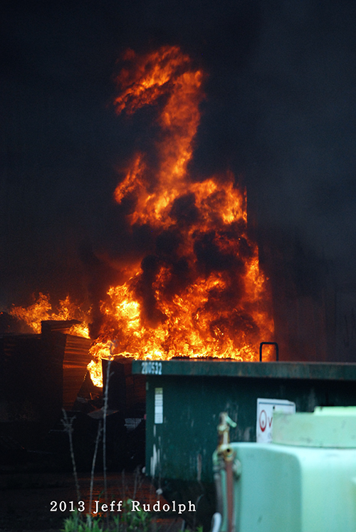 large fire in Libertyville at the Jamaican Gardens nursery