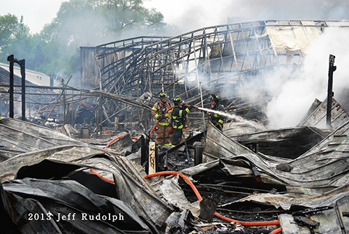 large fire in Libertyville at the Jamaican Gardens nursery