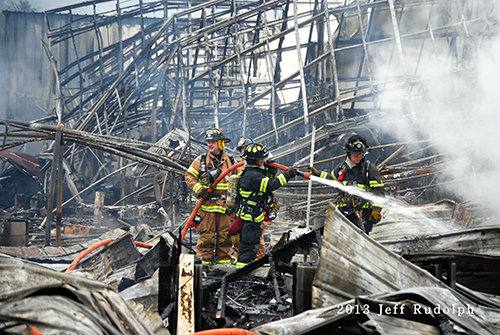 large fire in Libertyville at the Jamaican Gardens nursery