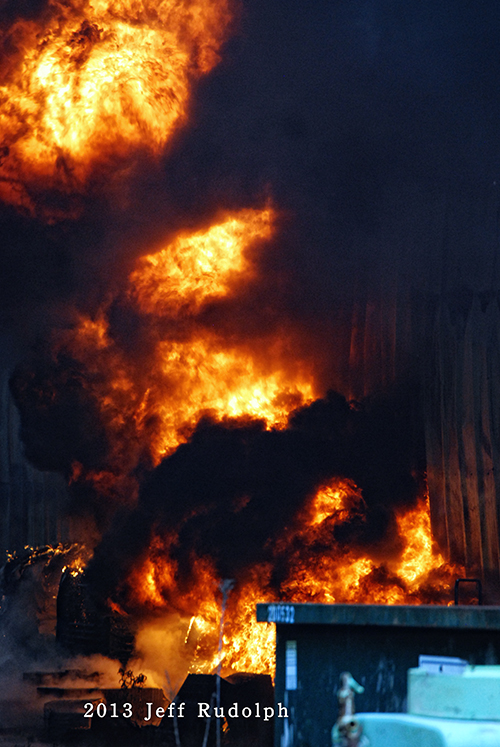 large fire in Libertyville at the Jamaican Gardens nursery