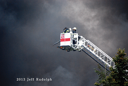 large fire in Libertyville at the Jamaican Gardens nursery