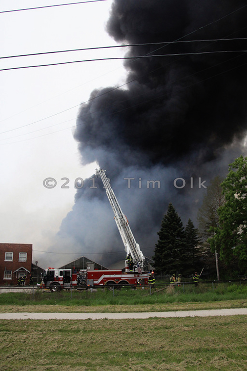 large fire in Libertyville at the Jamaican Gardens nursery