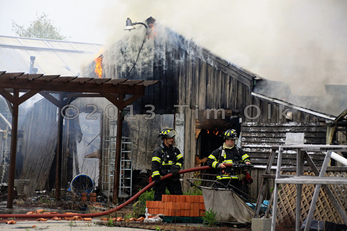 large fire in Libertyville at the Jamaican Gardens nursery