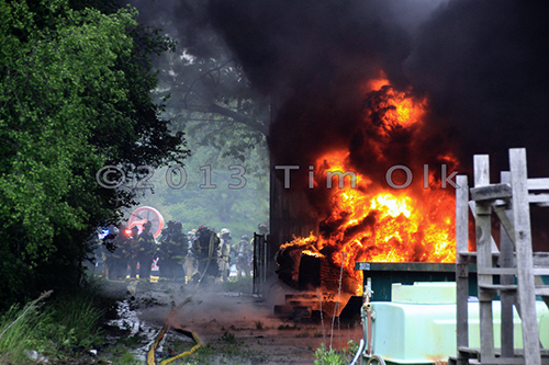 large fire in Libertyville at the Jamaican Gardens nursery