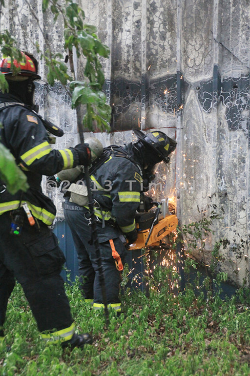 large fire in Libertyville at the Jamaican Gardens nursery