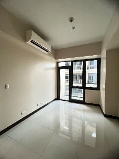 Rent to Own 1 Bedroom Condo For Sale in Florence McKinley Hill near Venice Mall