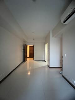 Rent to Own 1 bedroom Condo For Sale in Florence Residences McKinley Hill near Venice Mall