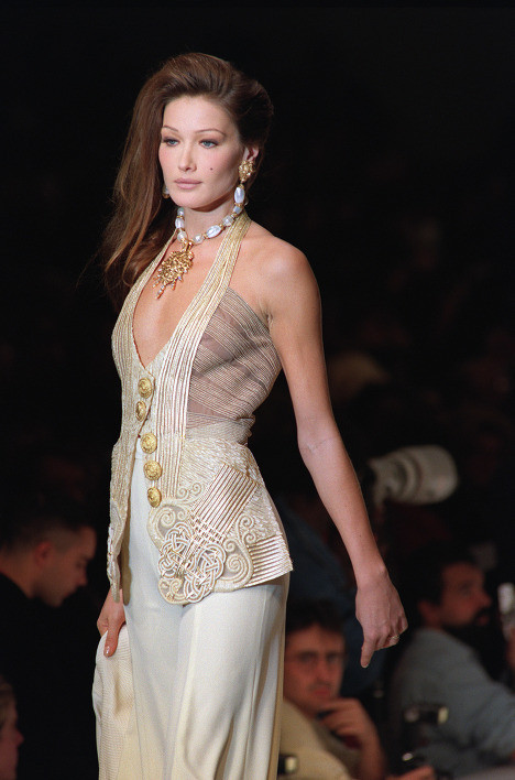 CARLA BRUNI.