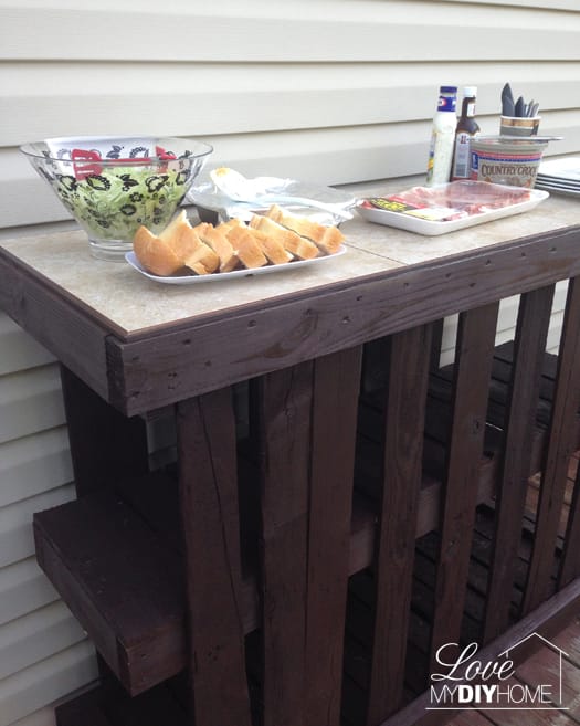 DIY Pallet Deck Island {Love My DIY Home}