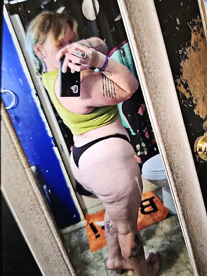 Curvy metal chick