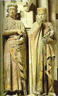 Two statues of noblemen