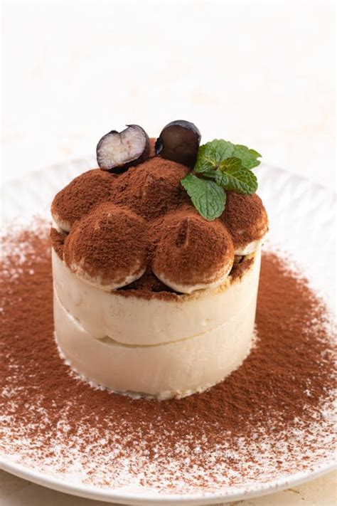 Close-Up Shot of Tiramisu Cake · Free Stock Photo