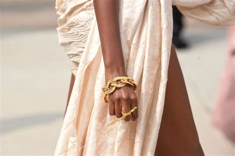 How to Layer Gold Bracelets Like a Pro: Tips and Tricks for a Chic and Affordable Look