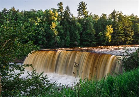 Tahquamenon Falls : r/Michigan