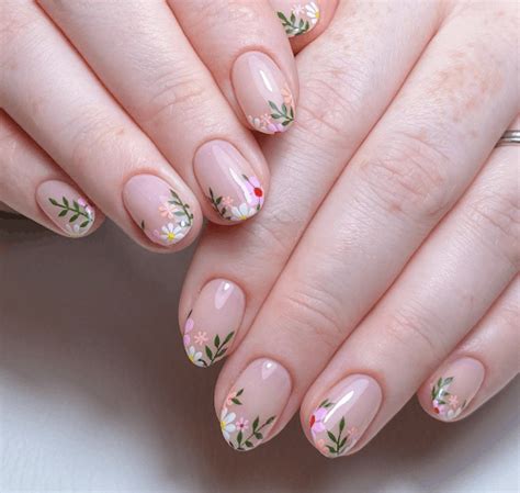 20 Best Gel Polish Nail Art Designs for 2024 - Myglamm