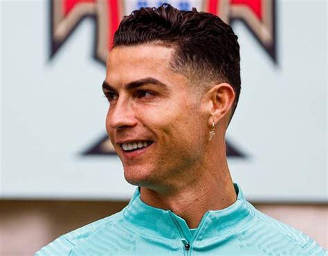 35 Best Cristiano Ronaldo Hairstyles, Haircuts & Colors (2024 Update)