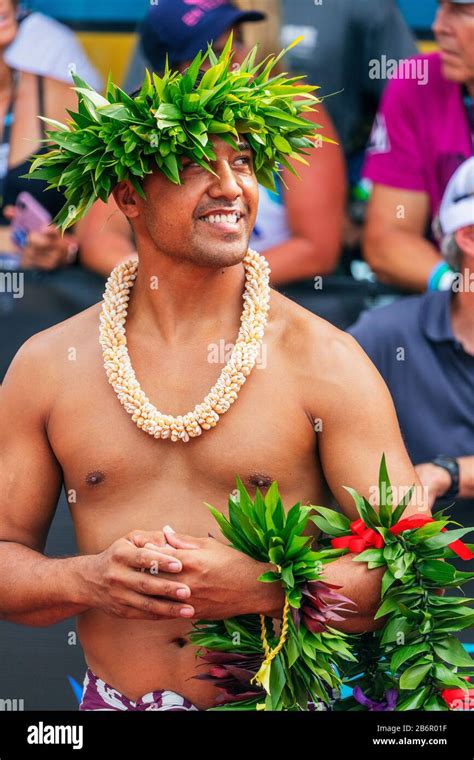 Hawaii traditional clothing hi-res stock photography and images - Alamy