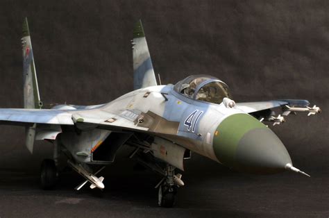 Scale Model Videos: Model Build: Sukhoi SU-27 Flanker