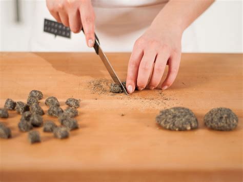 Sweet rice balls with black sesame | Recipe | Kitchen Stories