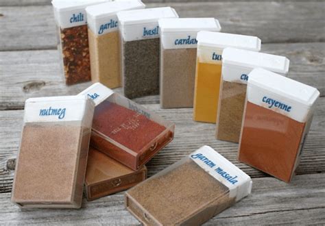 A great spic storage solution with these homemade spice containers