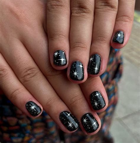 36 Out-of-This-World Galaxy Nails for You to Try