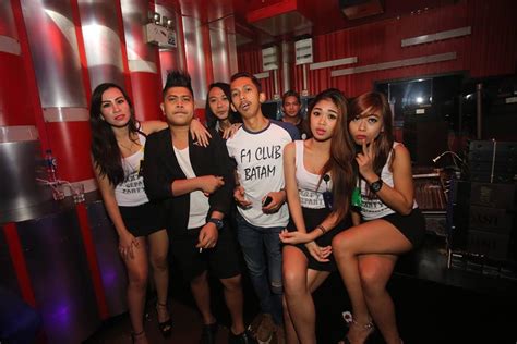 KABAR KABARI DONG : F1 Club and Planet 1 Disco (Batam)