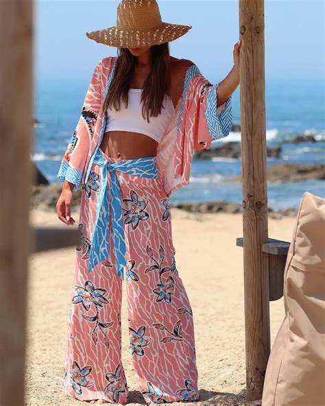 Beach party outfit: Find some of the trendiest ideas if you are celebrating New Year's Eve on ...