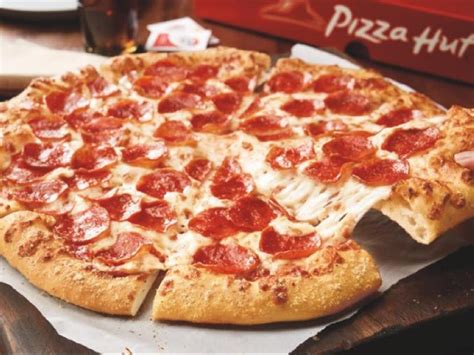 Calorie PIZZA HUT, Pepperoni Pizza, thick crust, 12 ". Chemical composition and nutritional ...