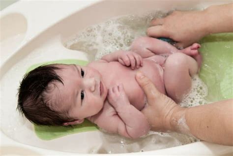 The Ultimate Guide for How to Bathe a Baby - Mommy Enlightened