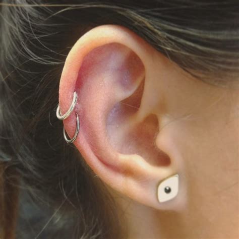 Helix Piercing [50 Ideas]: Pain Level, Healing Time, Cost, Experience - Piercee