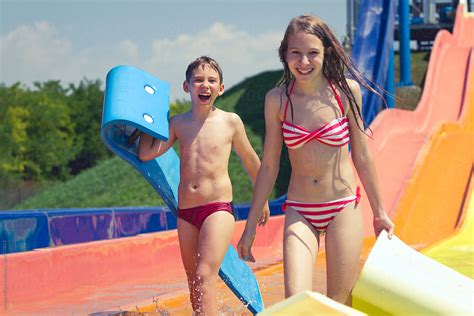 «Boy And Girl In Bikini Having Fun In Water Park» del colaborador de ...