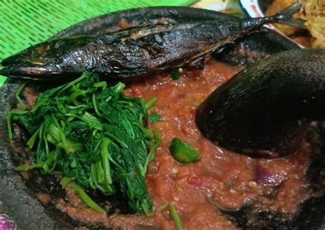 Resep Ikan panggang sambal mentah. oleh Ny Trianto - Cookpad