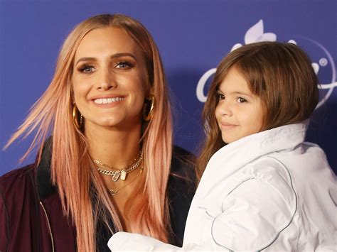 Ashlee Simpson and Her Daughter Twin in Boho Looks in 1970s Photoshoot