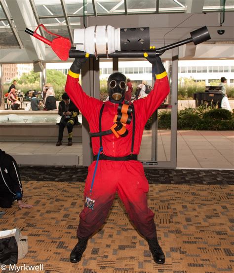 Pyro cosplay from Team Fortress at Otakon 2014 | Team fortress 2, Team fortess 2, Cosplay costumes