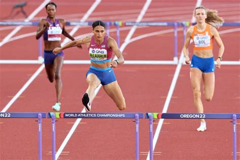 Sydney McLaughlin Breaks The World Record in the 400m Hurdles - Women's Running