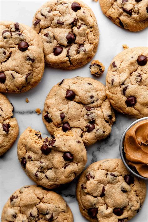 Fan-Favourite Peanut Butter Chocolate Chip Cookies - moodde.com