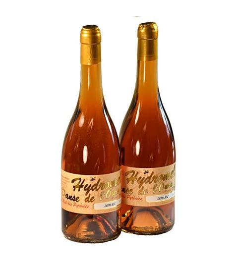 Mead is a fermented drink made with water and honey - Origin France