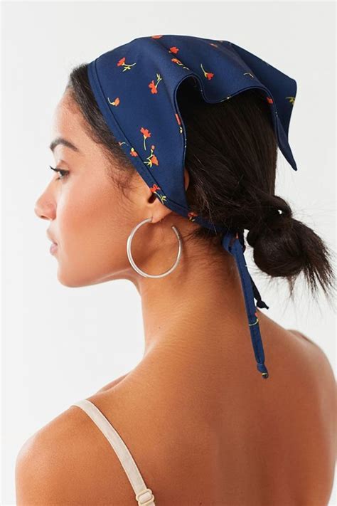 Girl with a bandana handkerchief around head How To Wear Bandana, Head Bandana, Cute Bandana ...