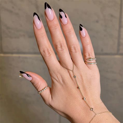 Short Stiletto Nails Are About to Take Over | InStyle - InStyle