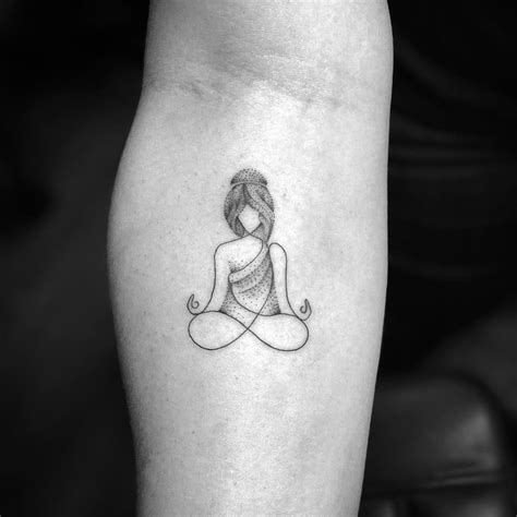 Tatuagem criada por Taís Thorpe do Rio de Janeiro. Meditação. | Yoga tattoos, Tattoos, Tattoos ...