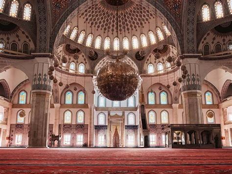 Mosque Etiquette: What to Expect as a New Convert