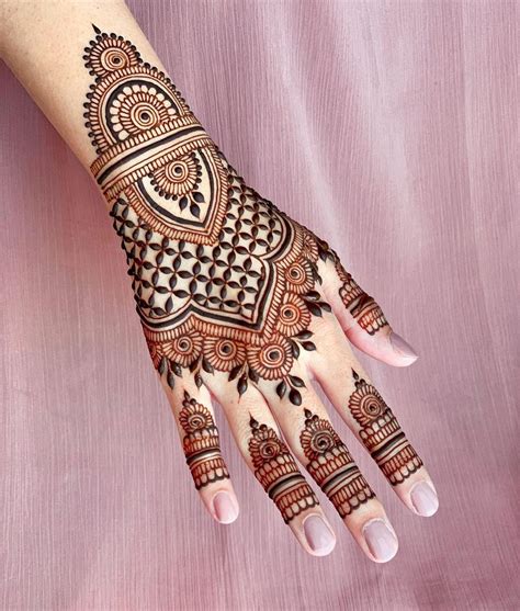 simple mehndi design - ShaadiWish