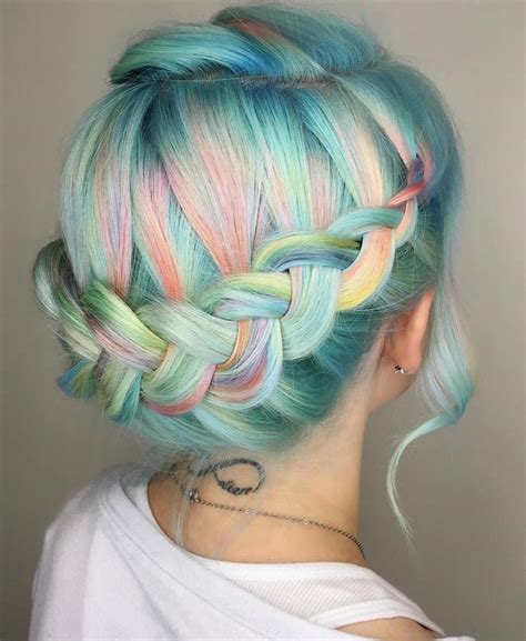 "Mermaid Hair" Trend Has Women Dyeing Hair Into Sea-Inspired Colors