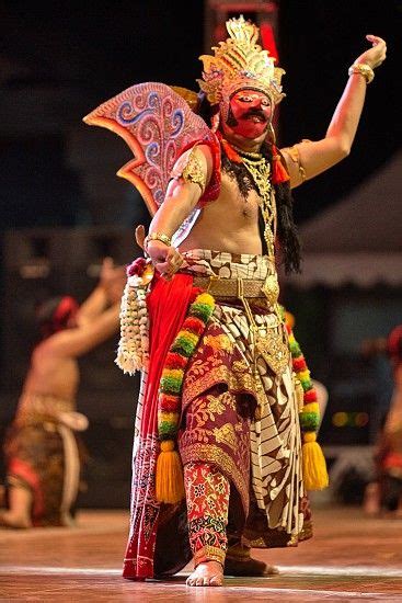 Photo by esap yuwono - reog ponorogo is a traditional dancing drama form east java indonesia