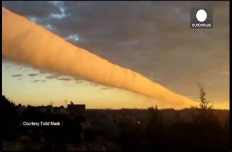 Rare "morning glory cloud" captured in Texas.