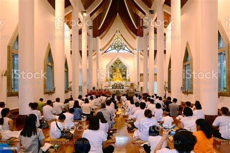 Gambar Orang Berdoa Di Gereja - 50+ Koleksi Gambar