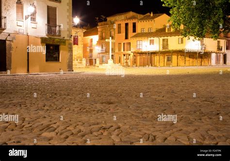 Square in the night, Leon - Spain Stock Photo - Alamy