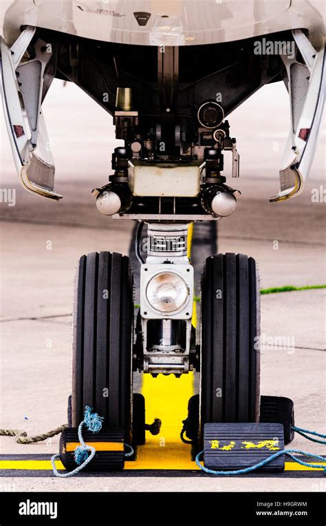 Nose wheel of a Boeing 737 with chocks to prevent movement Stock Photo ...