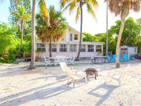 Beachfront Dunes, 3 Bedrooms plus Den, Gulf Front, Pet Friendly, Sleeps 8 | Fort Myers Beach ...